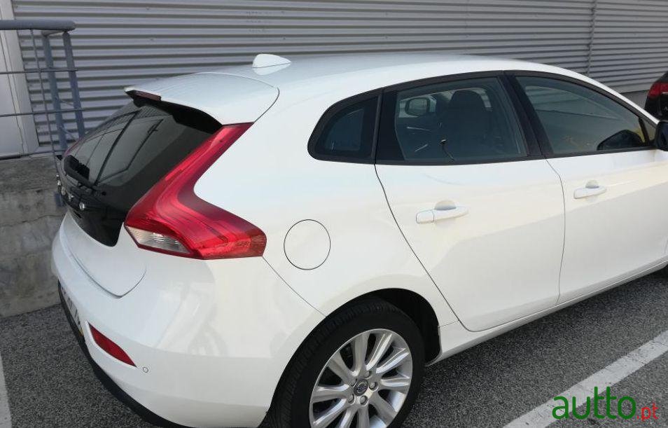 2016' Volvo V40 photo #1