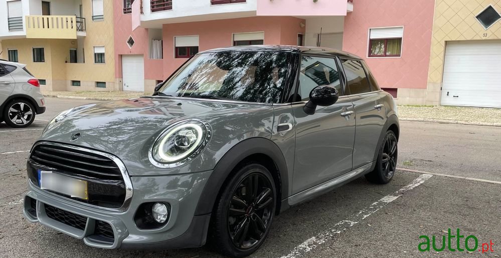 2019' MINI Cooper D Auto photo #2