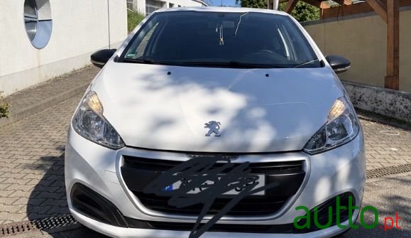 2015' Peugeot 208 Puretech 68 Access photo #1