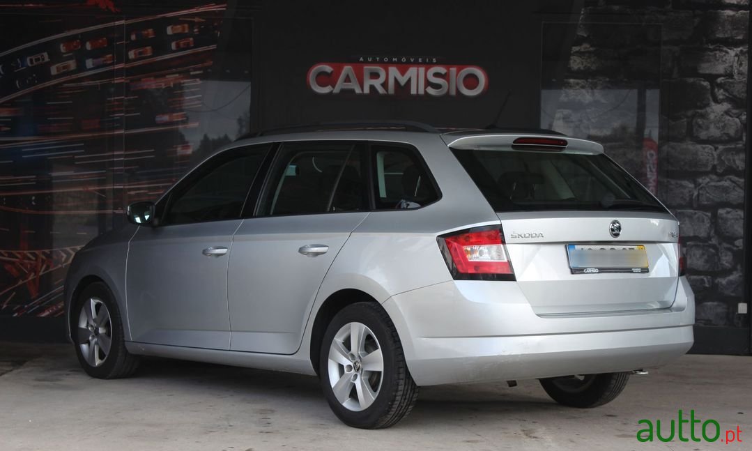 2017' Skoda Fabia Break photo #5