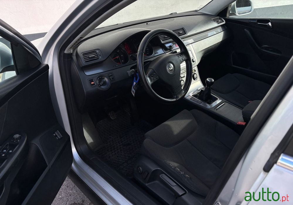 2008' Volkswagen Passat Variant photo #5