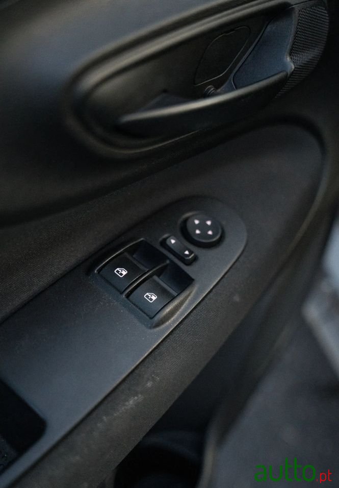 2015' Fiat Punto photo #2