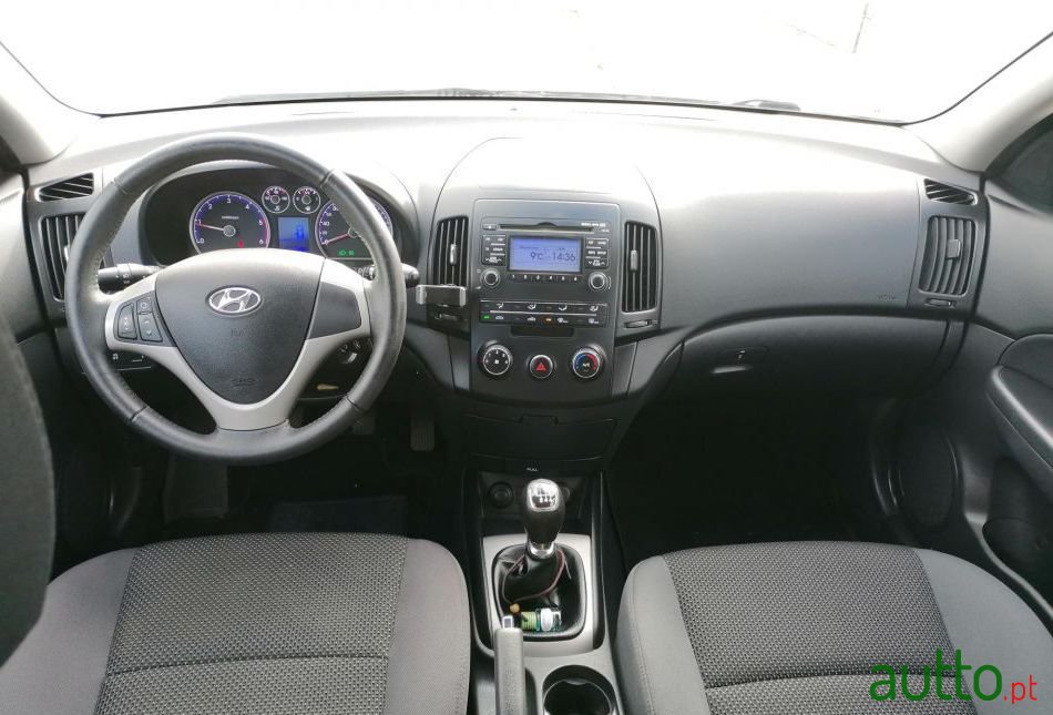 2010' Hyundai I30 Cw photo #3