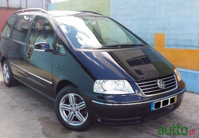 2009' Volkswagen Sharan 2.0 TDi BlueMotion photo #4