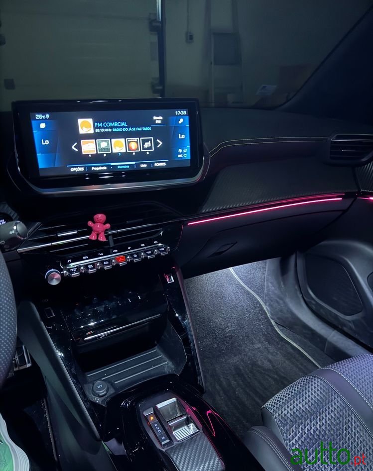 2023' Peugeot 2008 photo #6