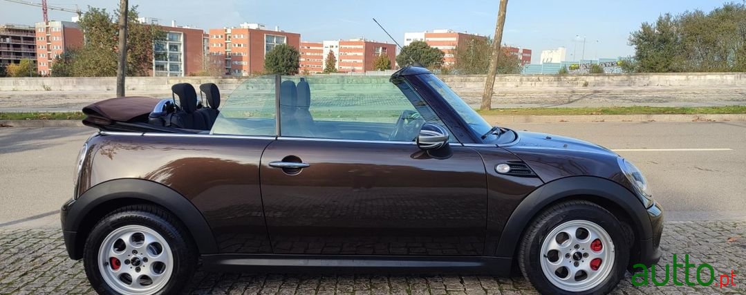 2011' MINI Cabrio photo #5