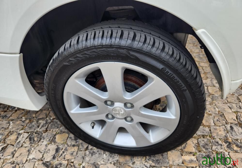 2015' Peugeot iOn Active photo #4