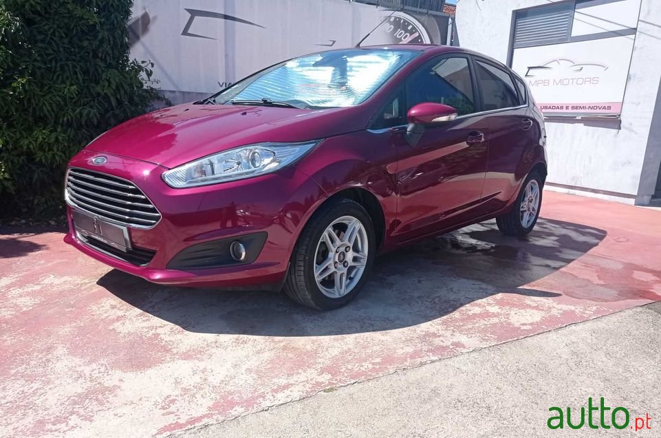 2012' Ford Fiesta photo #3