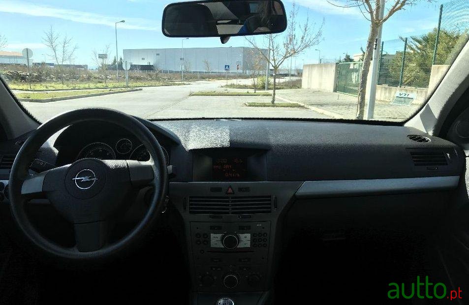 2006' Opel Astra Caravan photo #4