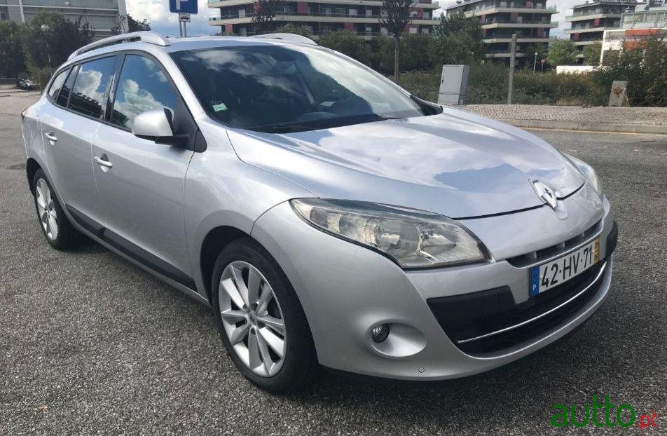 2009' Renault Megane Sport Tourer photo #3