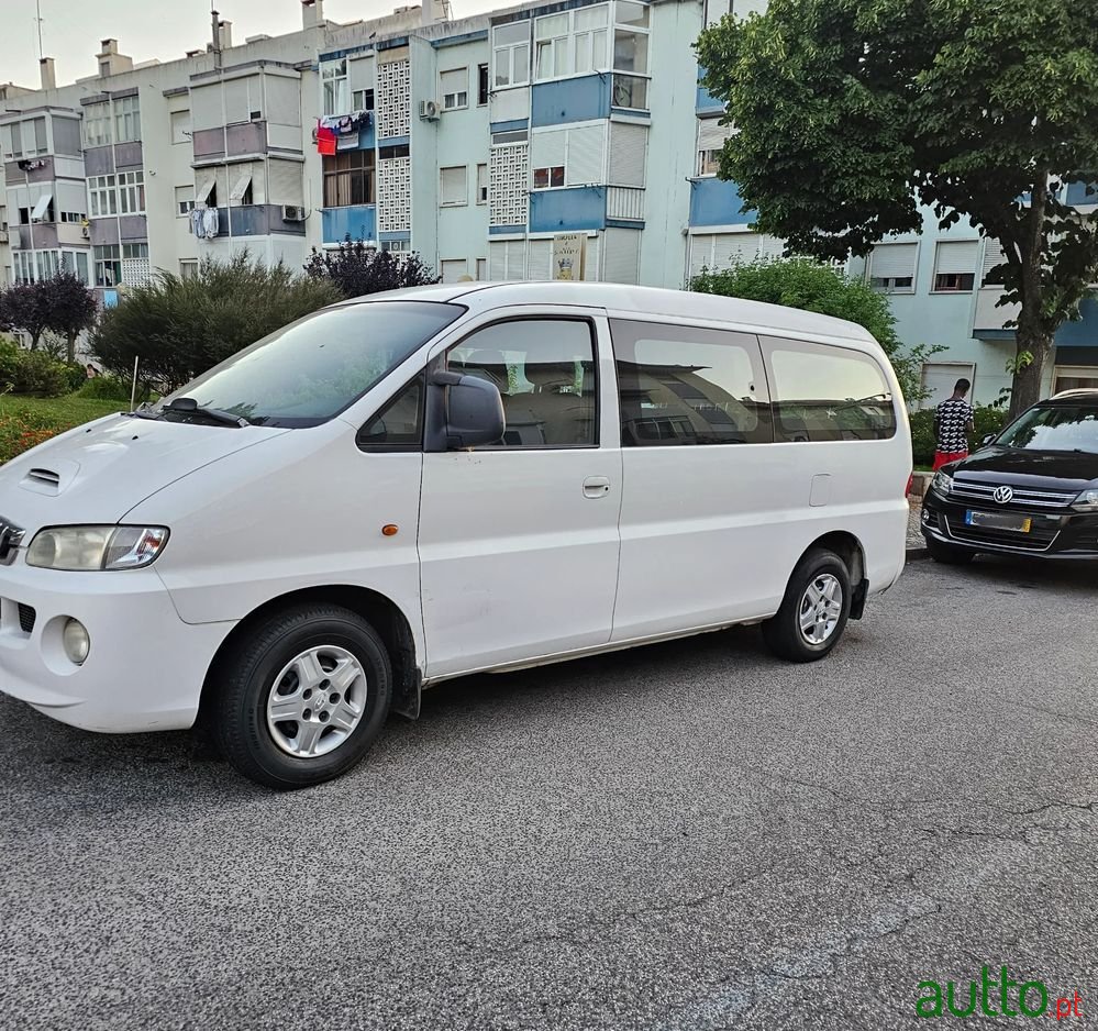 2002' Hyundai H-1 photo #1