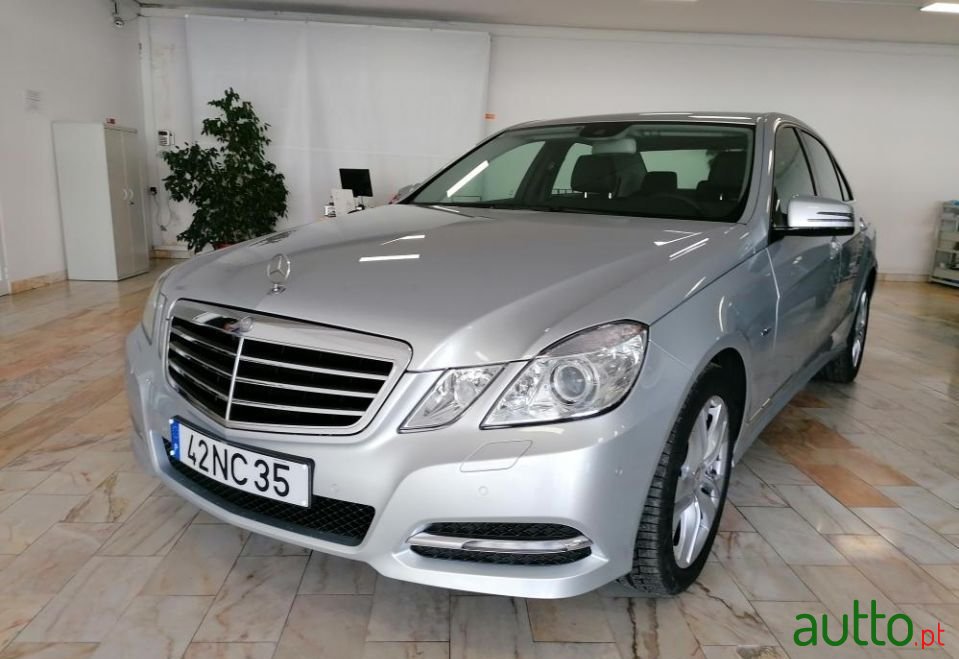 2012' Mercedes-Benz E-250 photo #2