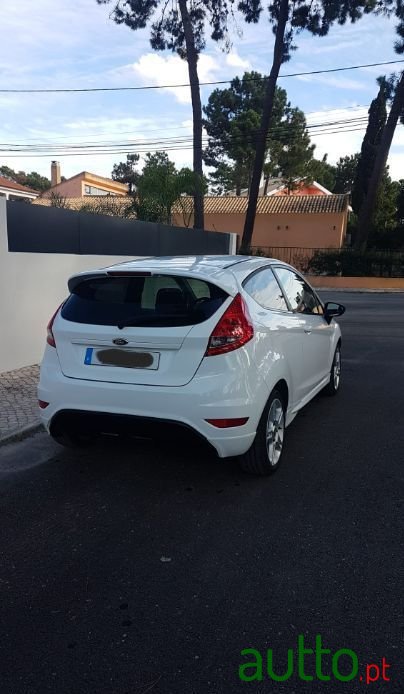 2011' Ford Fiesta photo #2