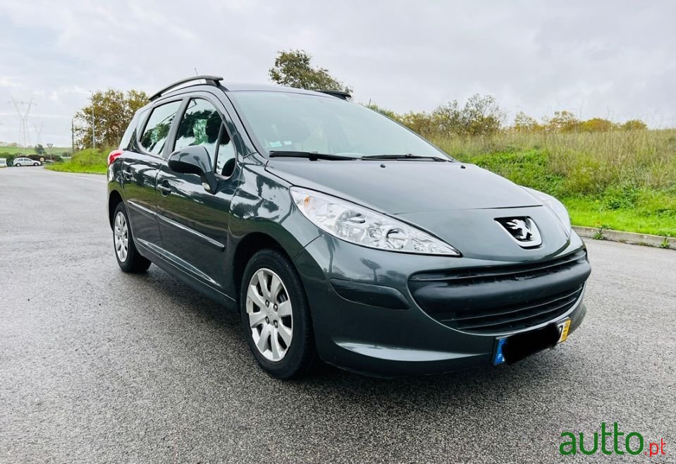 2008' Peugeot 207 Sw photo #2