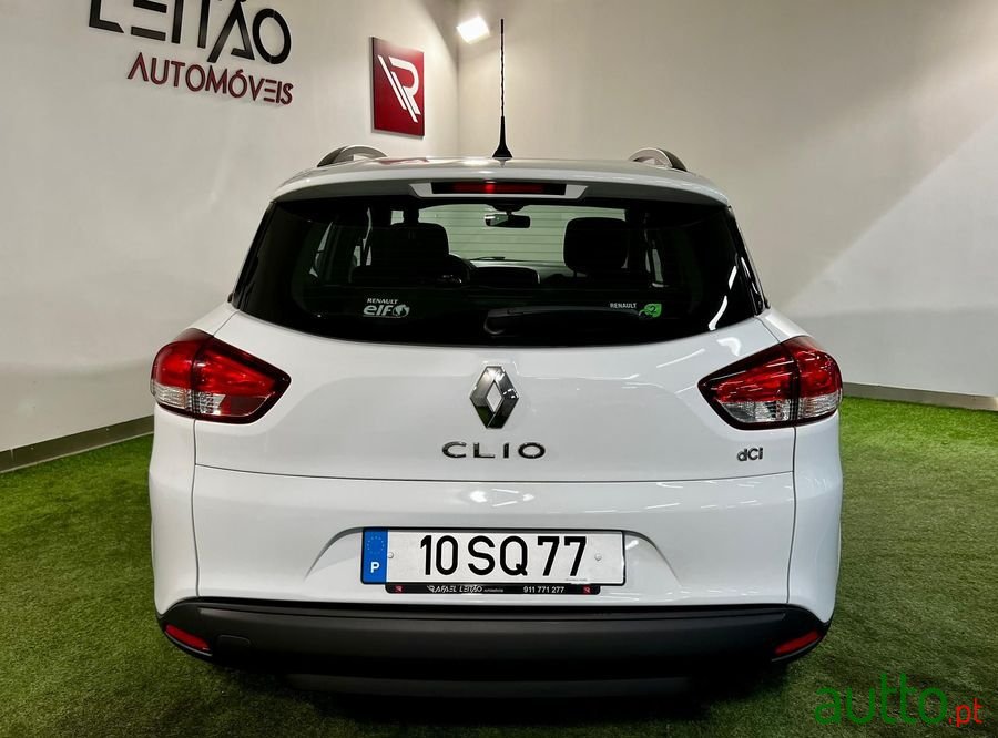 2017' Renault Clio Sport Tourer photo #4