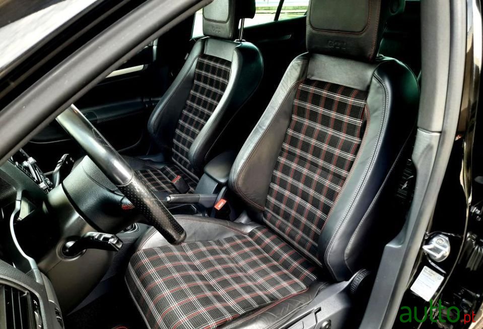 2007' Volkswagen Golf photo #5