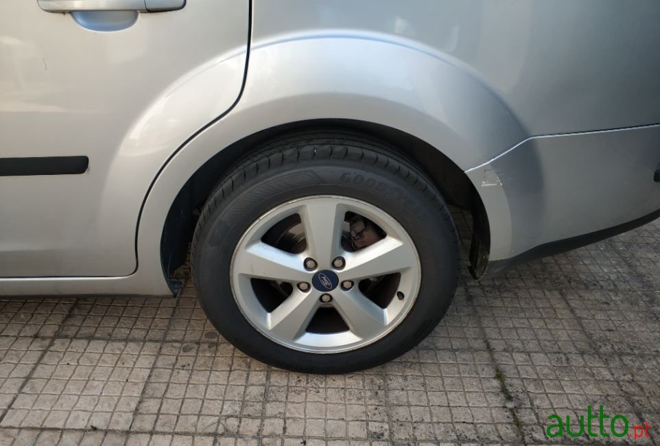 2007' Ford Focus Sw photo #3