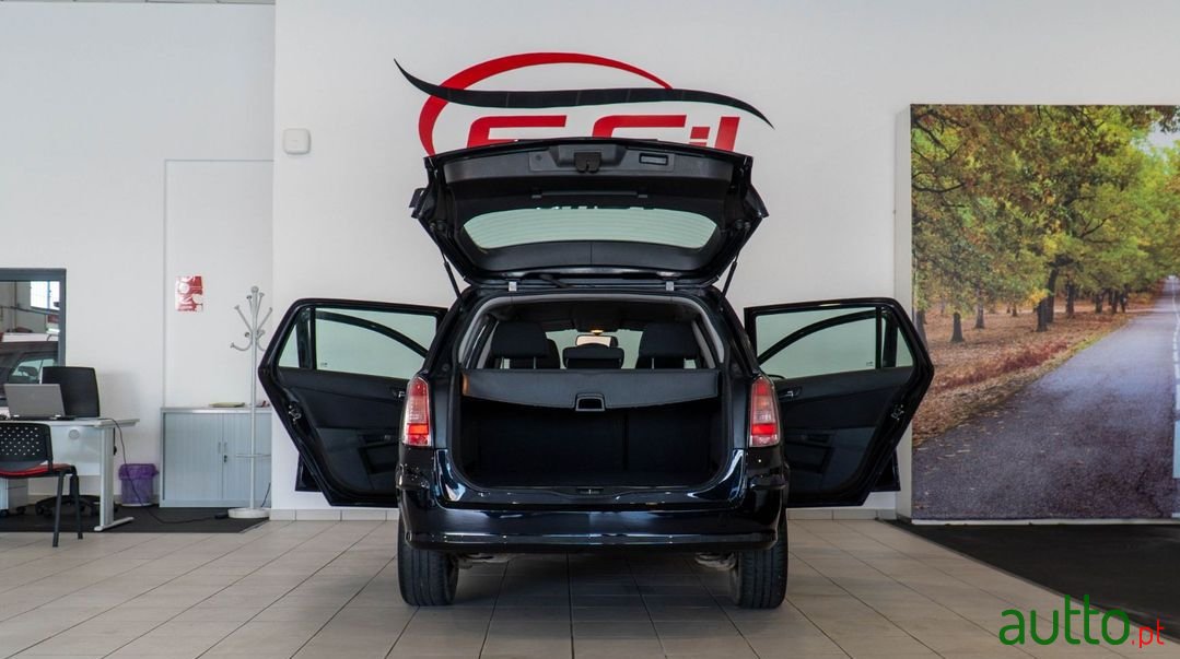 2009' Opel Astra Caravan photo #3