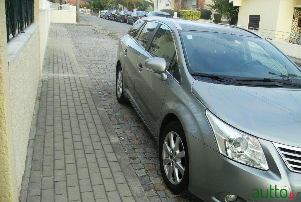 2009' Toyota Avensis SW 2.0 D-4D Sol photo #3