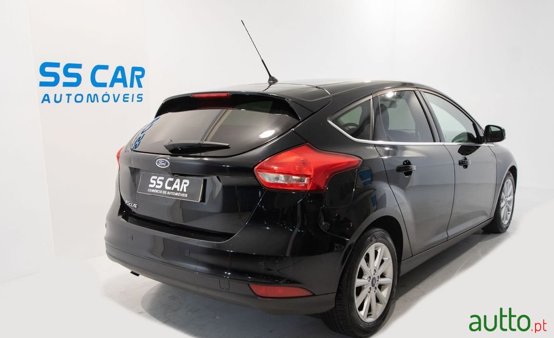 2016' Ford Focus Titanium photo #2