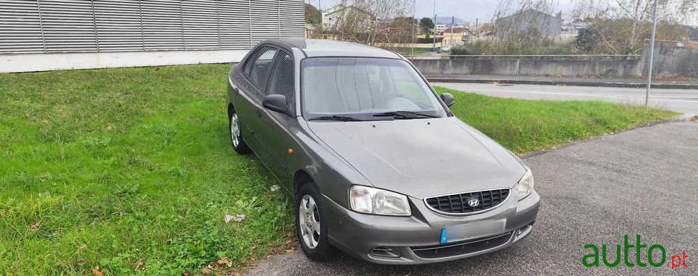 2002' Hyundai Accent 1.3 Gls photo #2
