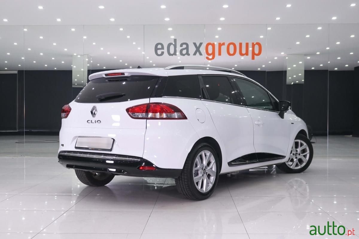 2019' Renault Clio Sport Tourer photo #3