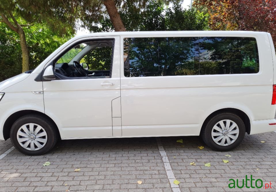 2016' Volkswagen Caravelle photo #4
