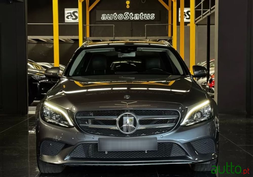 2020' Mercedes-Benz Classe C photo #3