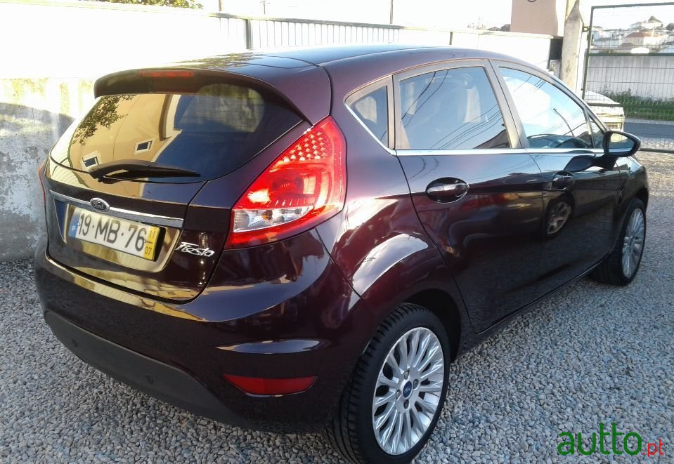 2011' Ford Fiesta photo #2