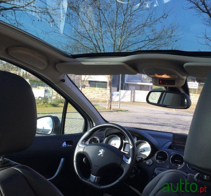 2011' Peugeot 308 photo #3