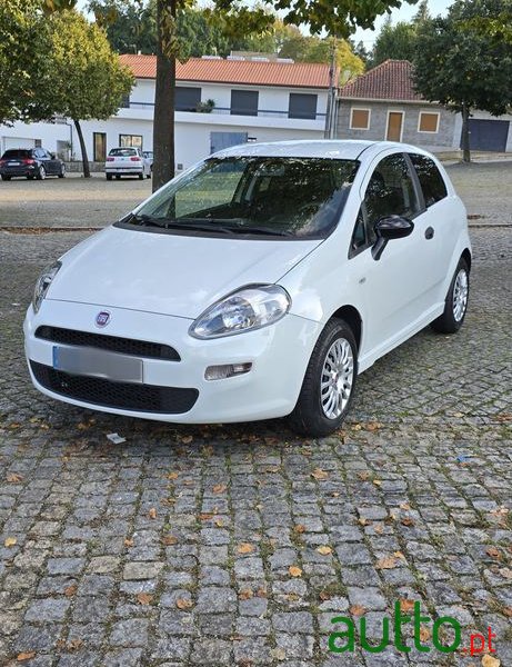 2015' Fiat Punto Evo photo #1