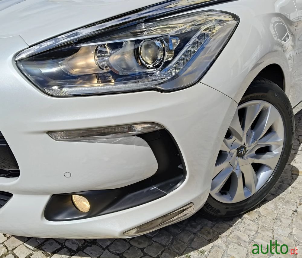 2014' Citroen DS5 photo #6