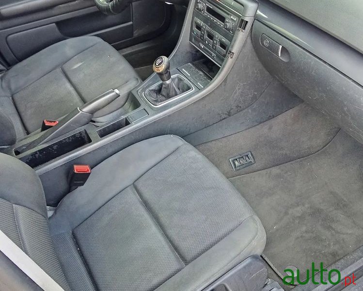 2002' Audi A4 Avant photo #5
