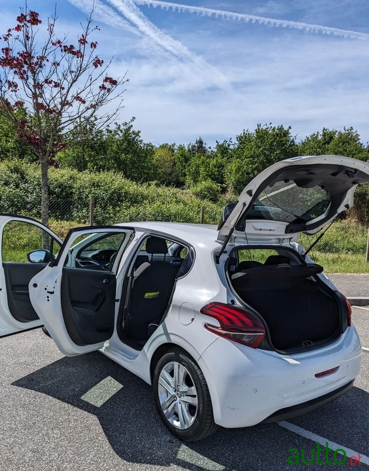 2016' Peugeot 208 photo #3