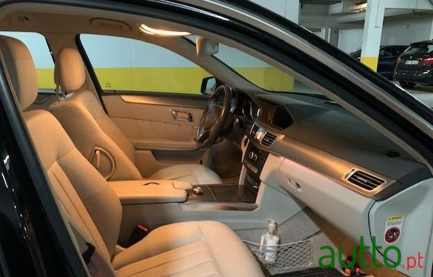 2013' Mercedes-Benz E-300 photo #3