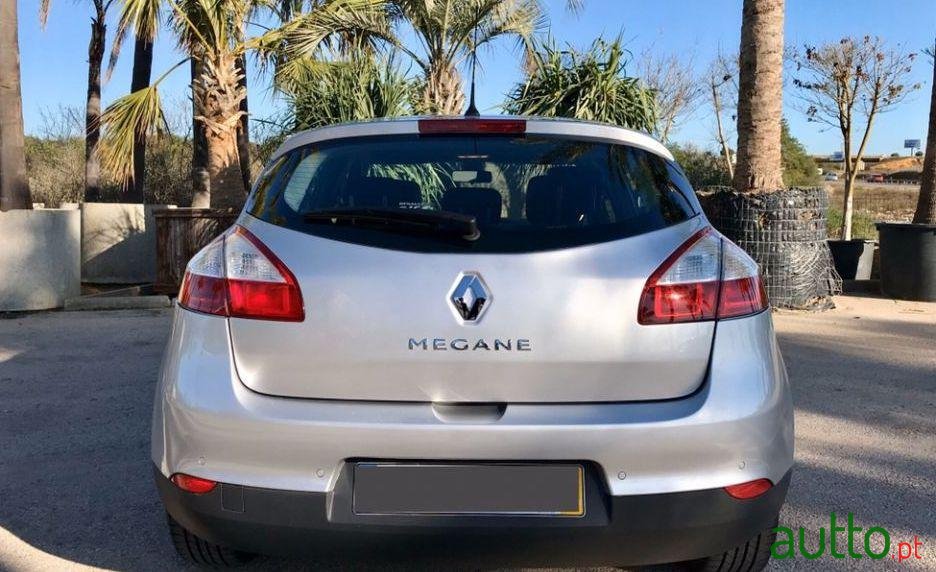 2015' Renault Megane photo #3