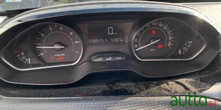 2018' Peugeot 2008 photo #6