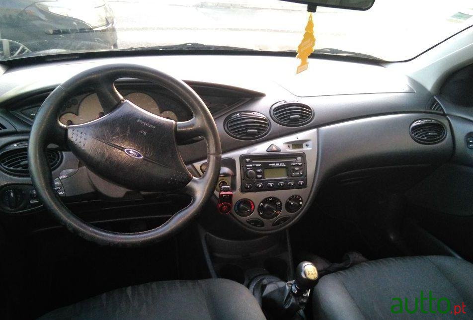 2002' Ford Focus Sw photo #3