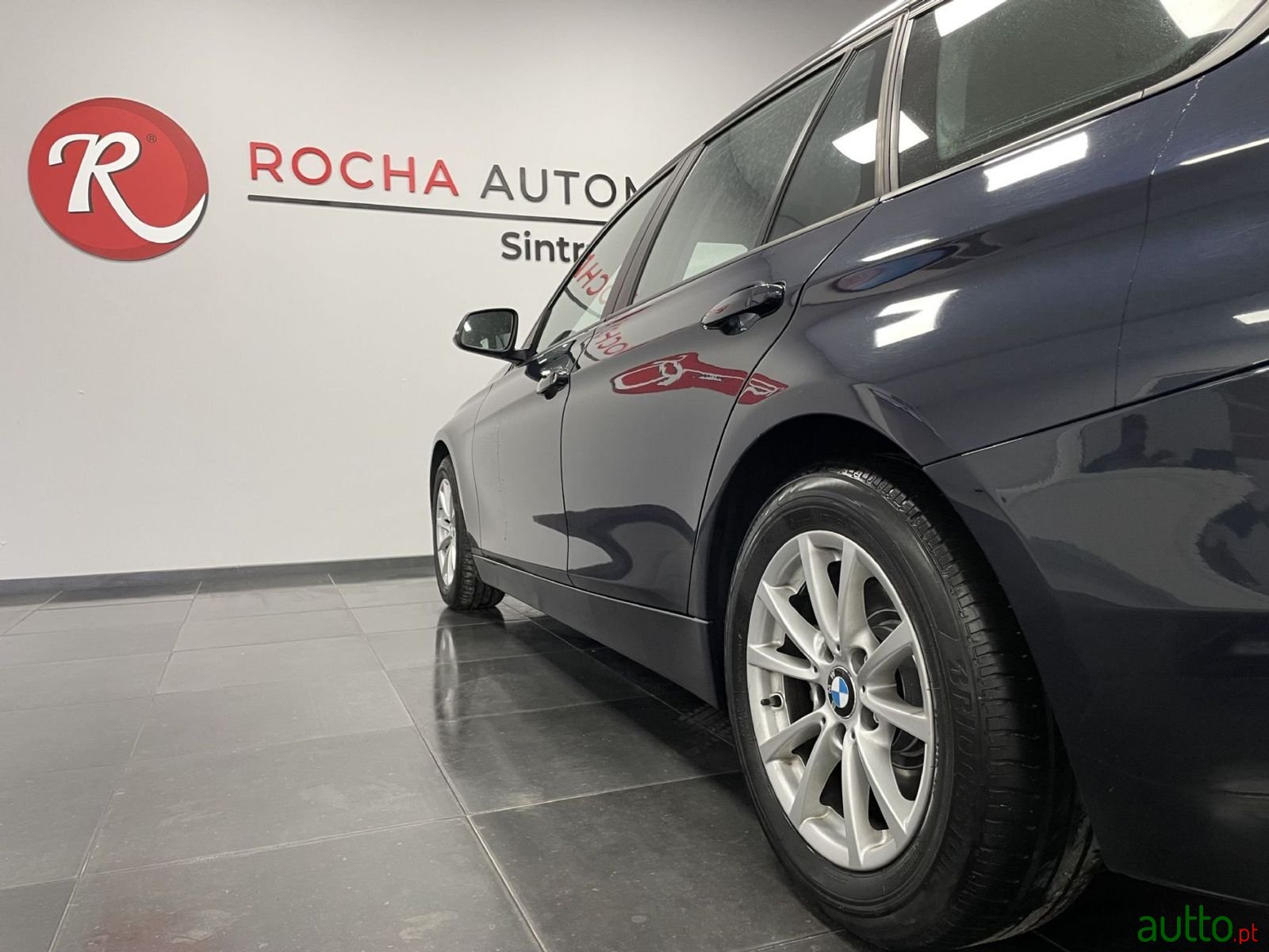 2014' BMW 318 photo #6