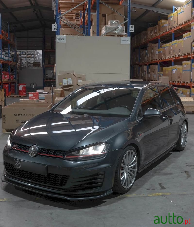 2016' Volkswagen Golf photo #4