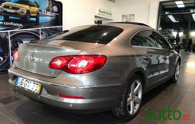 2008' Volkswagen Passat 2.0 Tdi photo #2