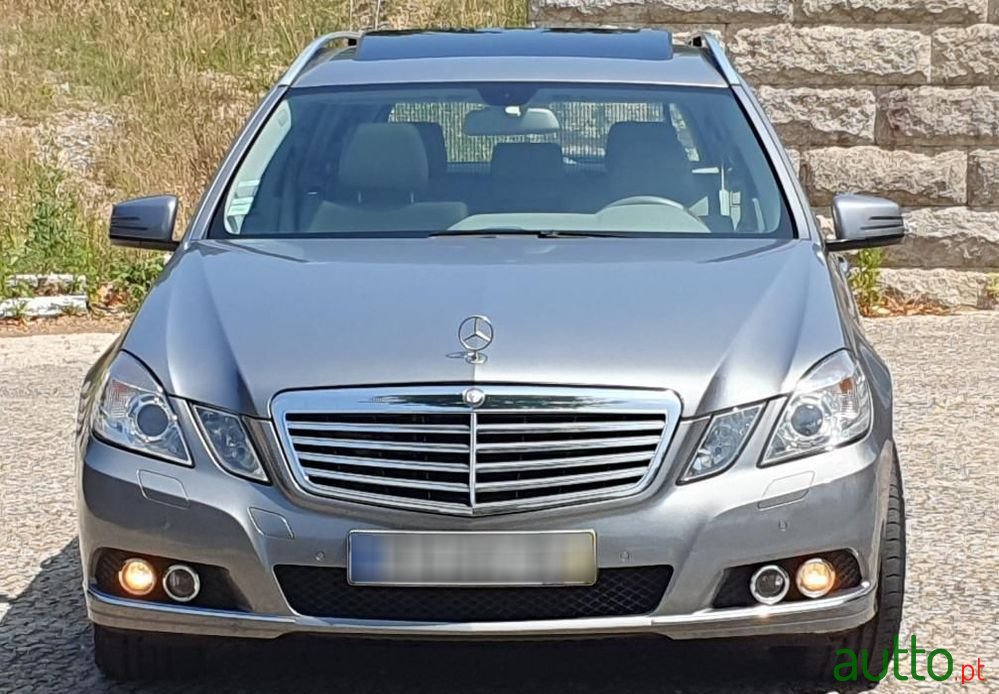 2010' Mercedes-Benz E 350 photo #3