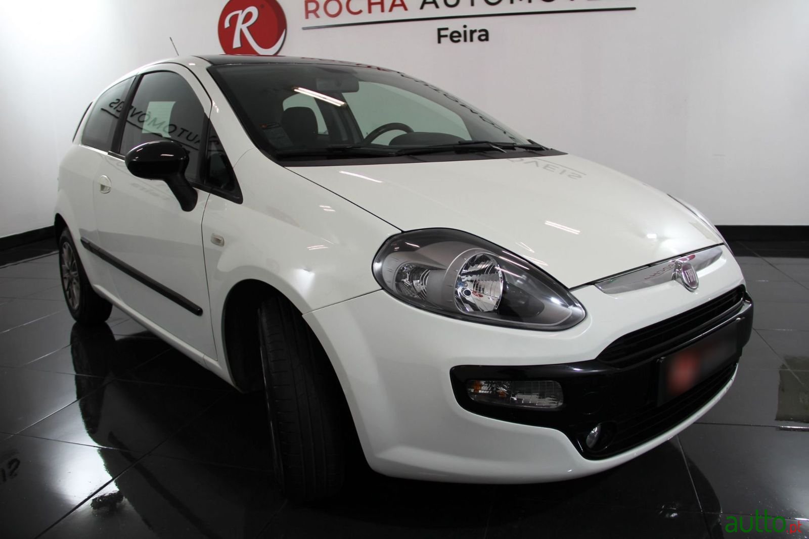 2011' Fiat Punto Evo photo #4