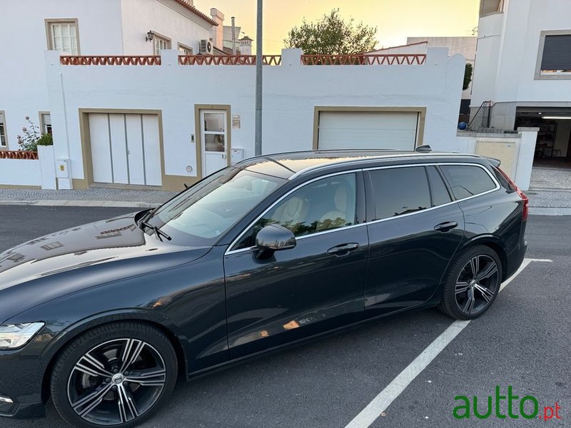 2020' Volvo V60 photo #1