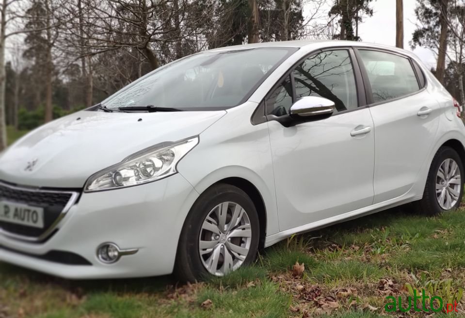 2012' Peugeot 208 photo #3