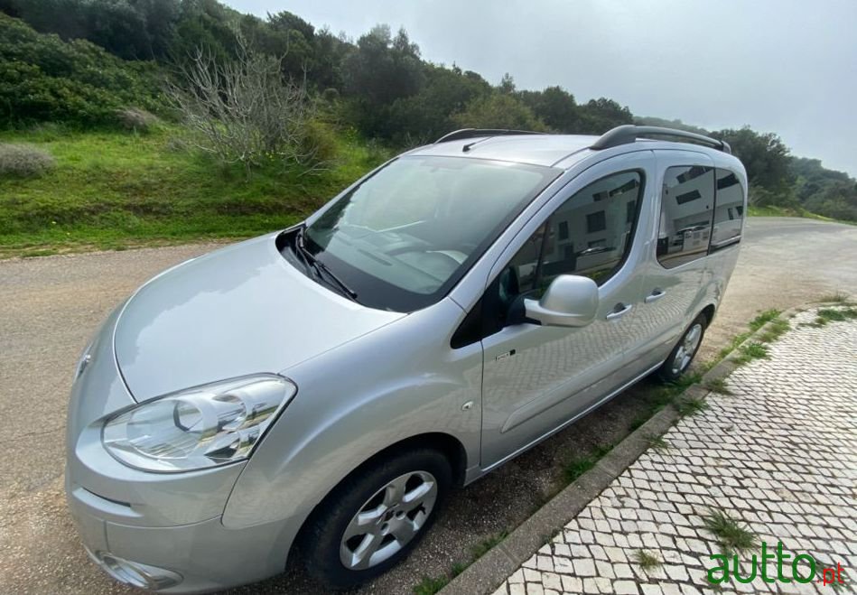 2015' Peugeot Partner photo #5