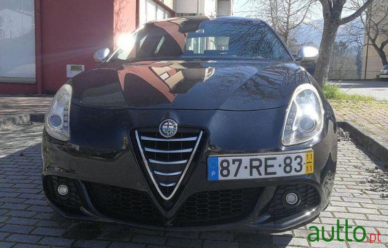 2011' Alfa Romeo Giulietta 1.6 Jtdm photo #4