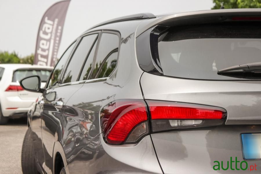 2018' Fiat Tipo Station Wagon photo #5