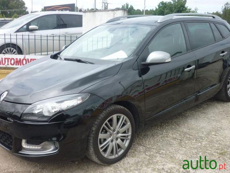 2012' Renault Megane Sport Tourer photo #2