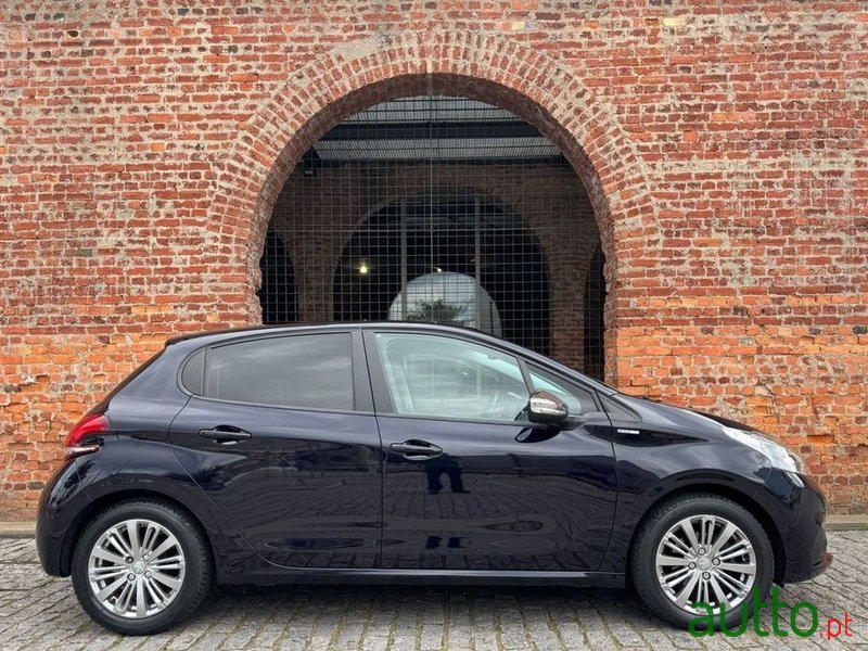 2018' Peugeot 208 photo #2
